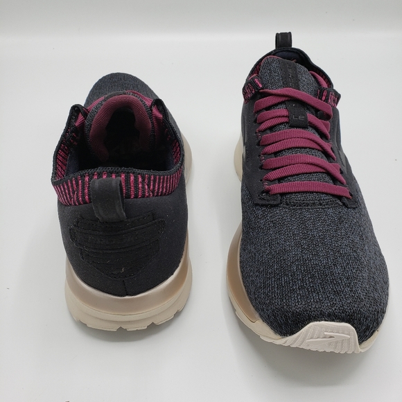 Brooks Ricochet LE Black Red Grey - Picture 5 of 5